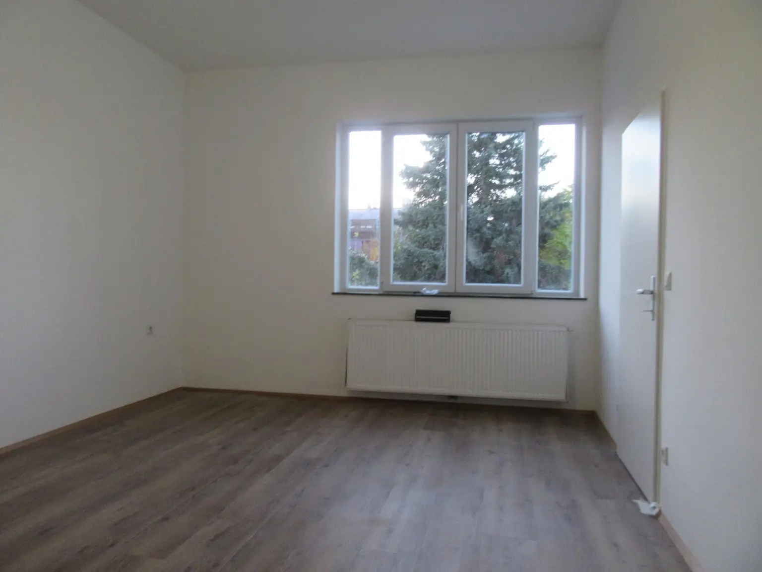 NÄHE LEOPOLDAUER PLATZ – NEU RENOVIERTES 2-ZIMMER APARTMENT MIT BALKON