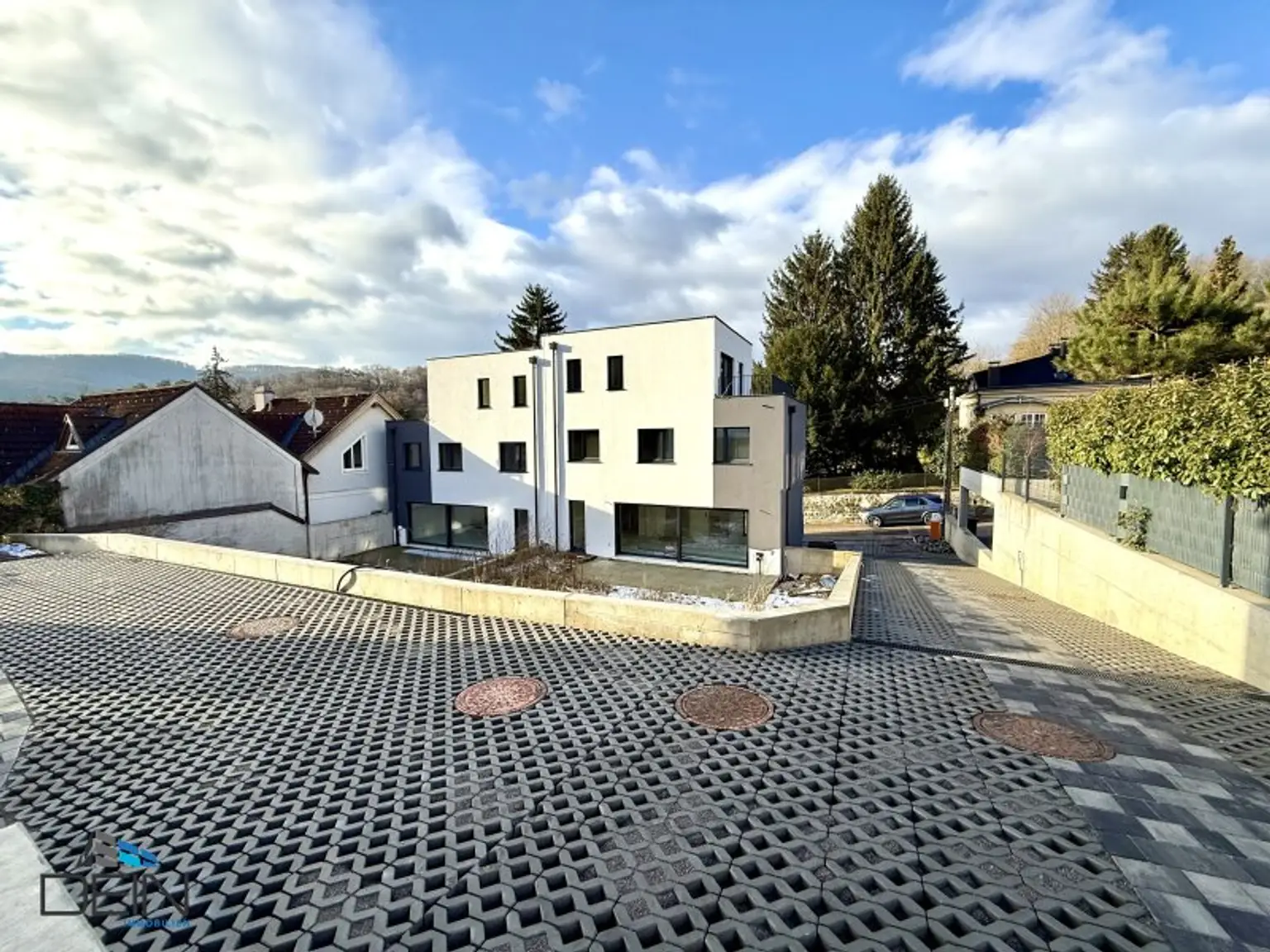 PREISREDUKTION! EXKLUSIVE 4-5 ZIMMER DOPPELHAUSHÄLFTEN MIT FREIFLÄCHEN IN GRÜNRUHELAGE!