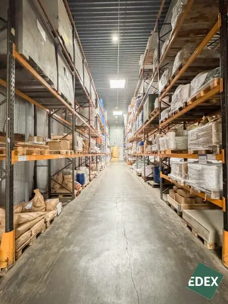 Modernes Regallager (9,5m RH) an der S33