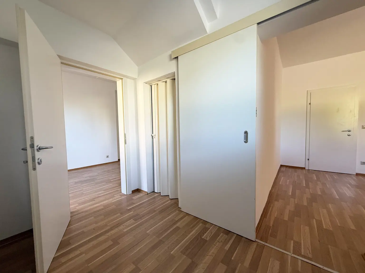 Ganz zu Zimmer 1
