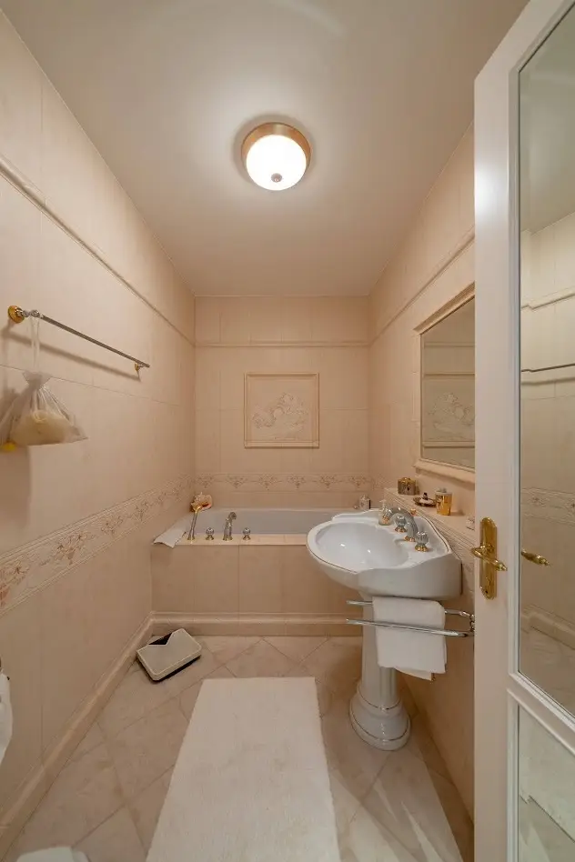 Traumhafte Villa mit Indoor Pool + großem Garten zu verkaufen!