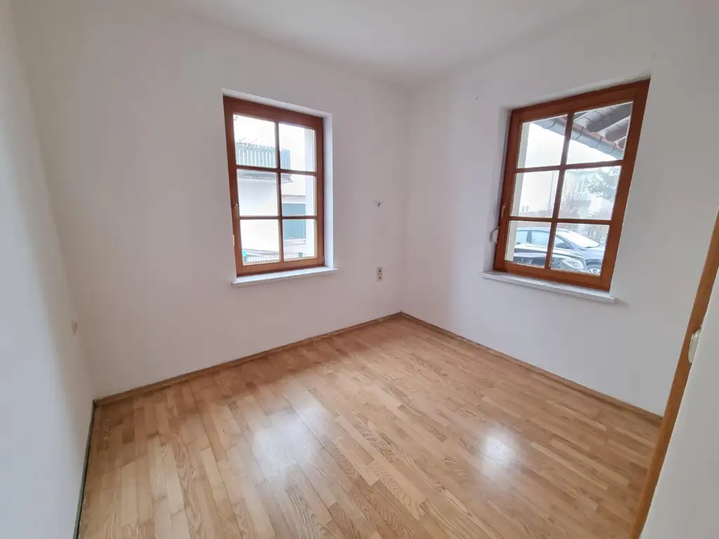 Helle 2-Zimmer-Terrassen-Wohnung mit allg. Garten!