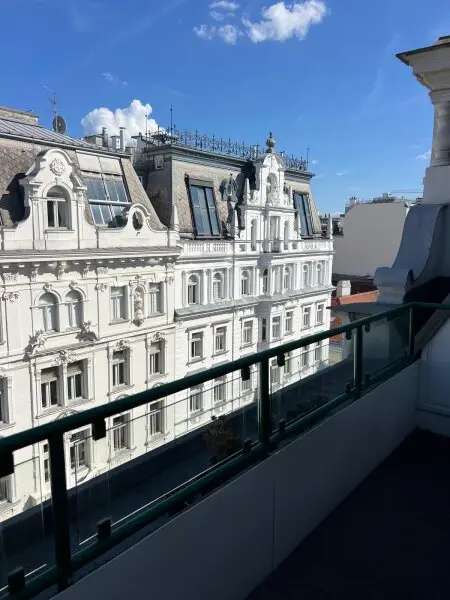 Lichtdurchflutete Maisonette mit 2 Terrassen Nähe Staatsoper!