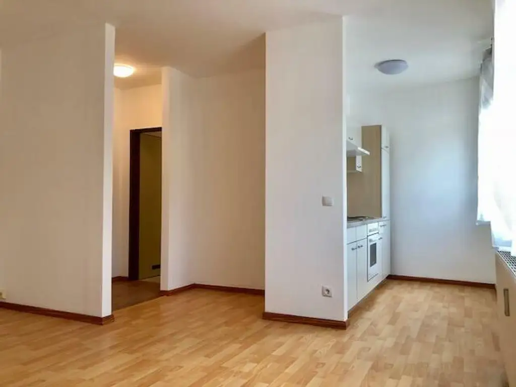 ab sofort - GARCONNIERE in TU Nähe - im 1.OG