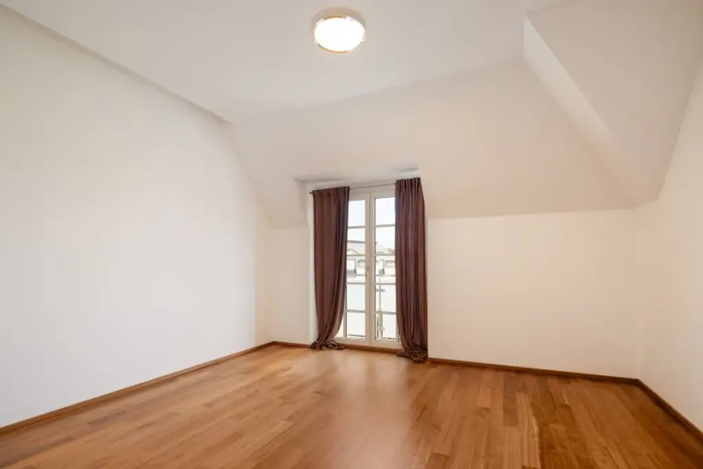 LUXUS VILLA mit Innenpool und Weinkeller im Golfclub Fontana