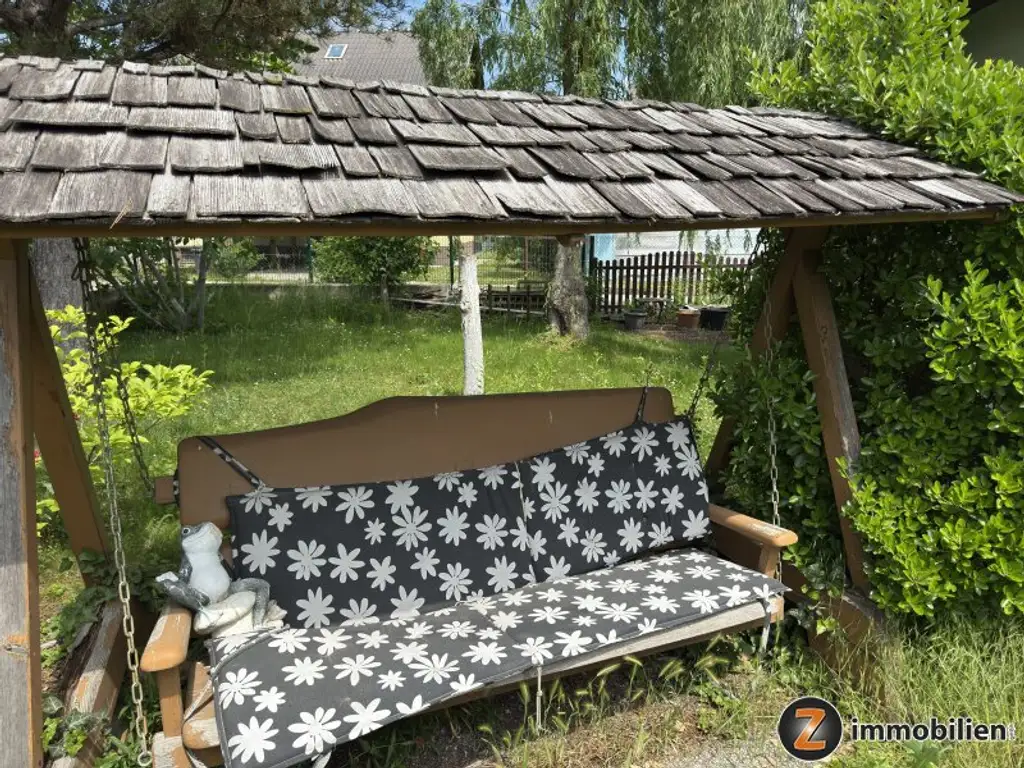 Einfamilienhaus mit Garage, schönem Garten und Teich in ruhiger Wohnlage