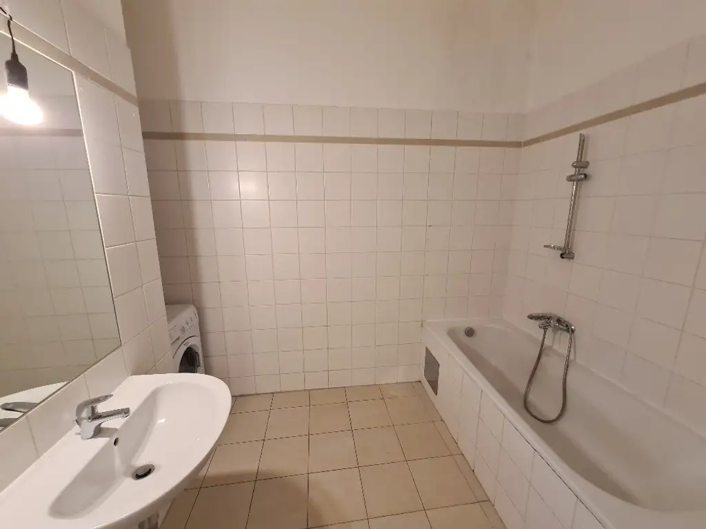 Befristet vermietete 3-Zimmer-Wohnung im sanierten Altbau.