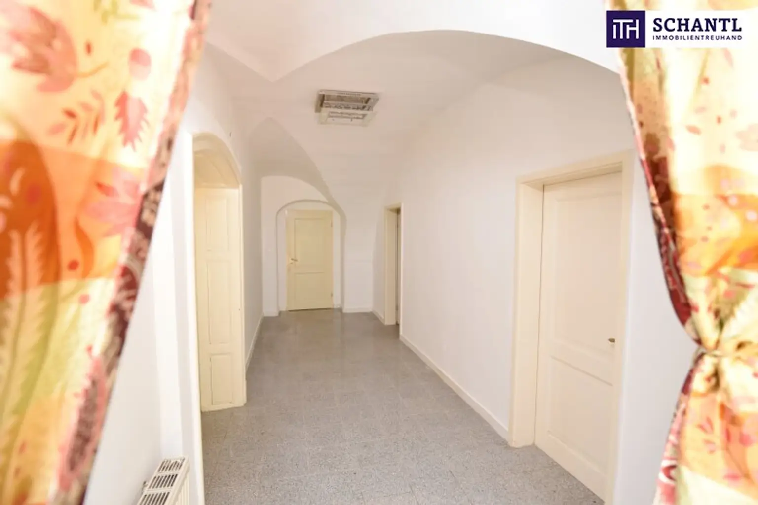 MÄRCHENHAFTE Wohnung im SCHLOSS inklusive Nutzung des SCHLOSSGARTENS! Ab sofort verfügbar!