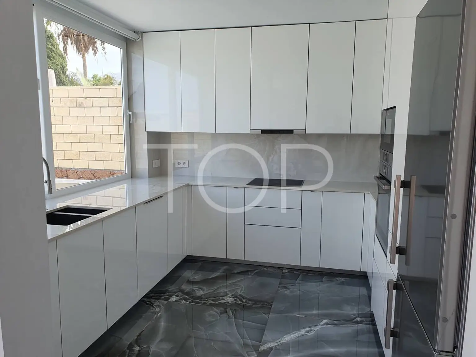 VILLA-EL-DUQUE-DORMITORIO-INDEPENDIENTE-COCINA