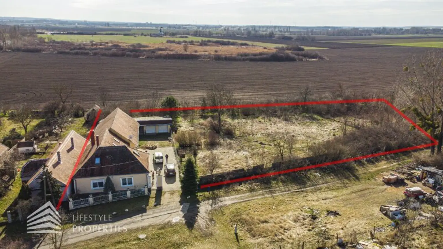 Geräumiges renovierungsbedürftiges Einfamilienhaus mit großen Garten