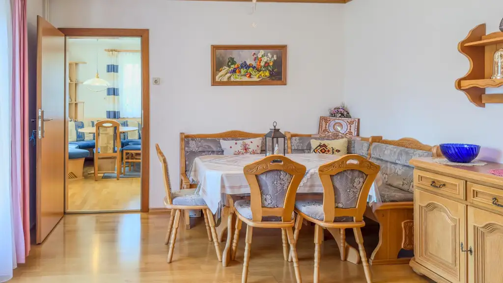 Großzügiges Einfamilienhaus am Dorfrand mit Nebengebäude und viel Potenzial
