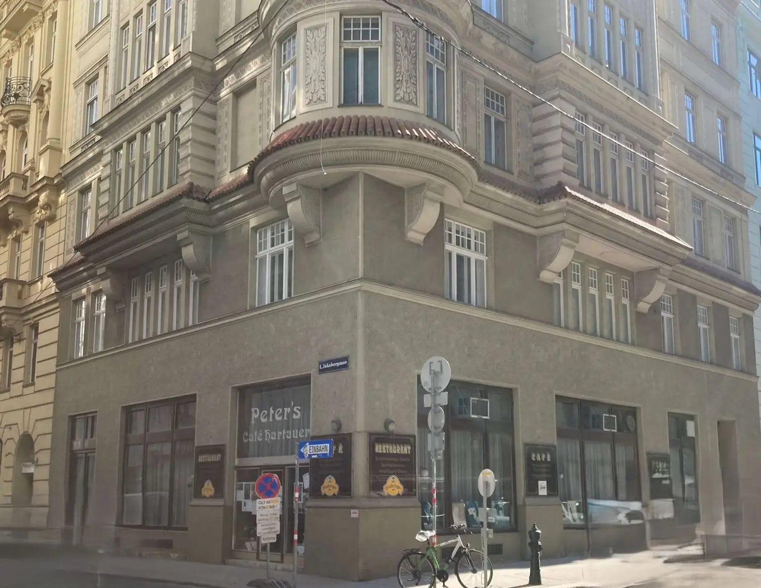 Eck-Geschäftslokal in bester Lage