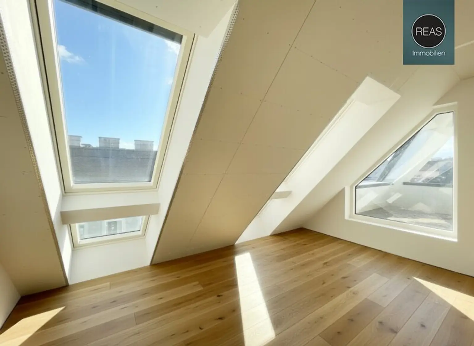 Erstbezug: Atemberaubendes Dachgeschoss - Apartment (klimatisiert) mit 3 Terrassen und hochwertiger Ausstattung im Trendbezirk Ottakring!