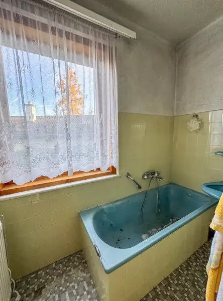 Sanierungsbedürftiges Einfamilienhaus in Pottschach, Nähe Bahnhof: Ihr Sanierungsprojekt mit 556 m2 Garten! 199.000 Euro!