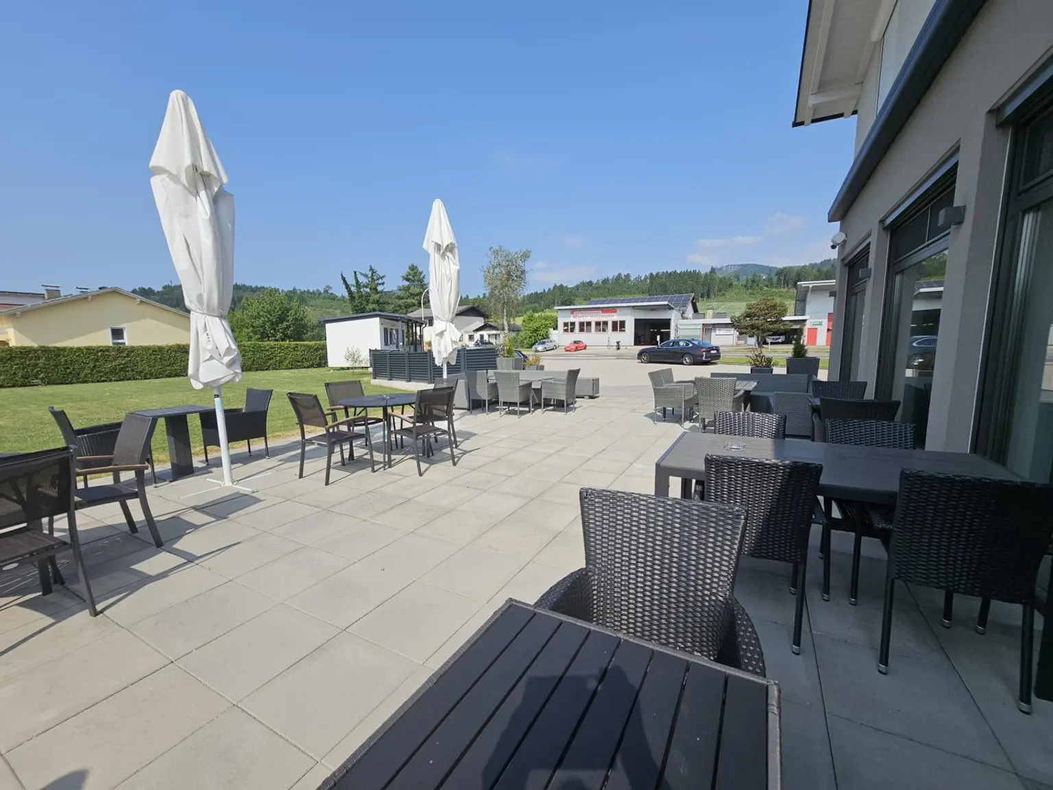 DAS HUNNENBRUNN - hochinteressantes Restaurant und 2 großzügige Wohnungen