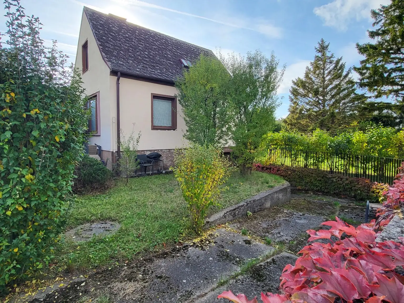 TRAUMHAFTES BAUGRUNDSTÜCK IN RUHIGER SIEDLUNGSLAGE