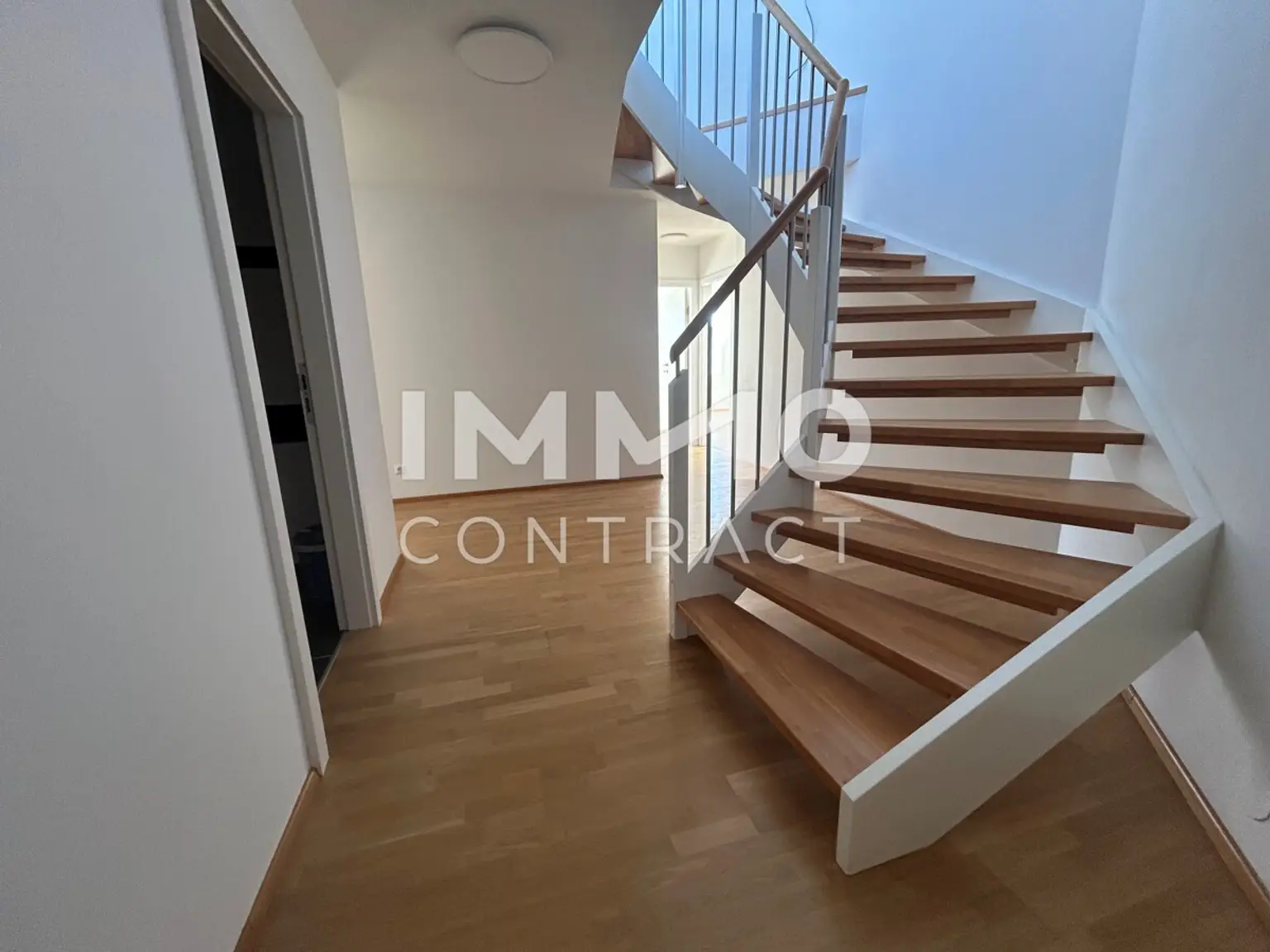 ERSTBEZUG -  4 Zimmer DG Wohnung mit Freifläche