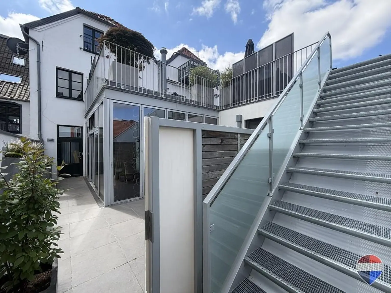 Innenhof und Aufgang auf die Dachterrasse