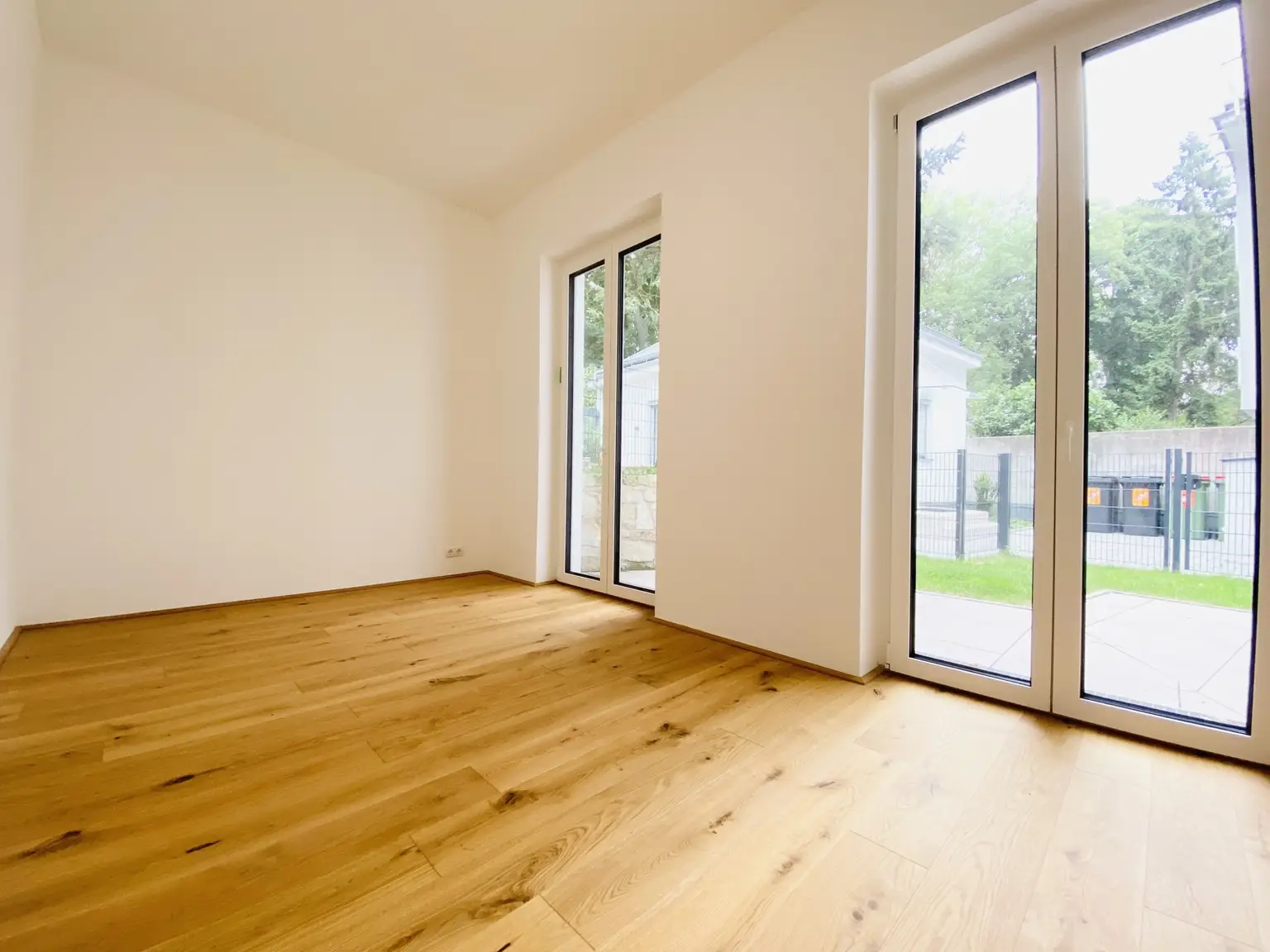 Erstbezug nach Sanierung - hofseitige Gartenwohnung mit Terrasse