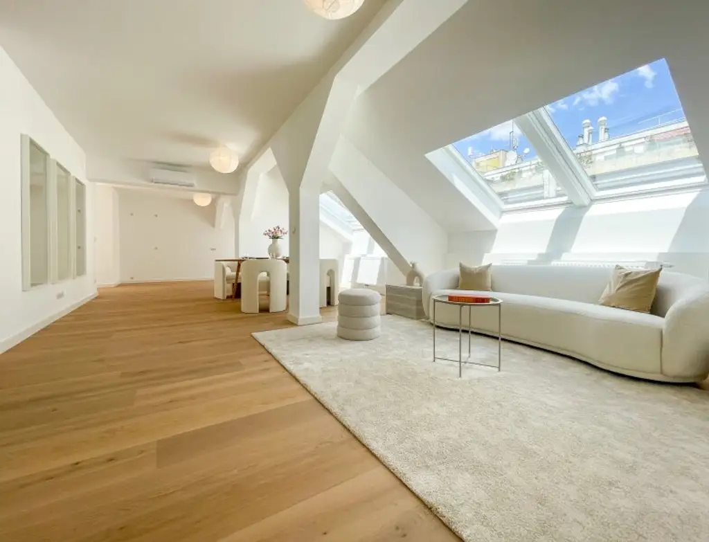 REVITALISIERTES ZINSHAUS: generalsanierte 3-Zimmerwohnung im klimatisiertem DG