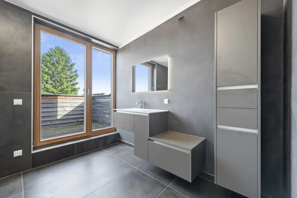 Exklusive Villa mit Nebengebäude in Gießhübl – Wohnen, Arbeiten & Wellness in Premiumlage