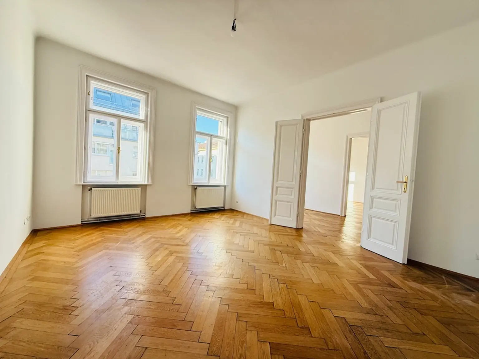 TOPLAGE - NÄHE AUGARTEN | PERFEKTE 5 ZIMMER | TRAUMHAFTER ALTBAU | U-BAHN NÄHE