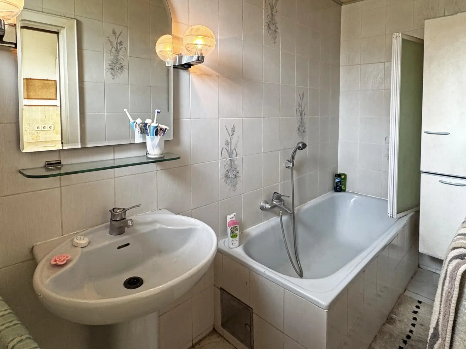"Coole 2 oder praktische 3 Zimmer Wohnung, Renovierungsbedarf!"
