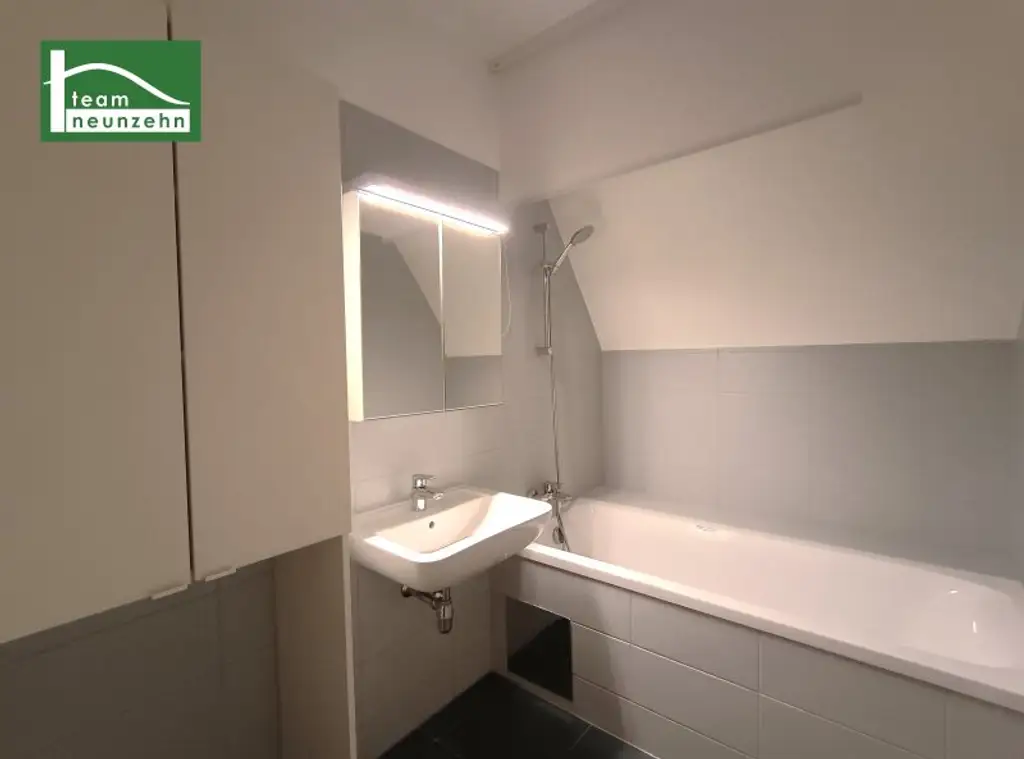 Wundervolle Dachgeschosswohnung mit großer Dachterrasse