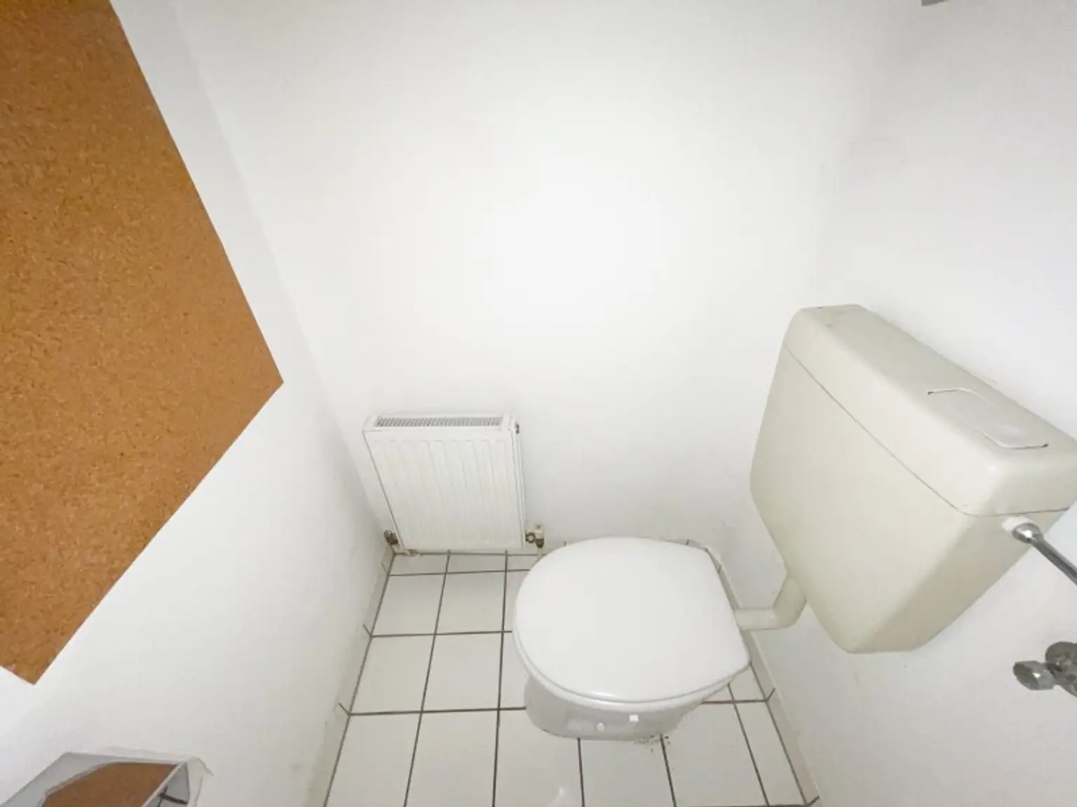 NÄHE AUGARTEN: 1-Zimmer-Altbauwohnung mit großem Gestaltungspotenzial beim Wallensteinplatz