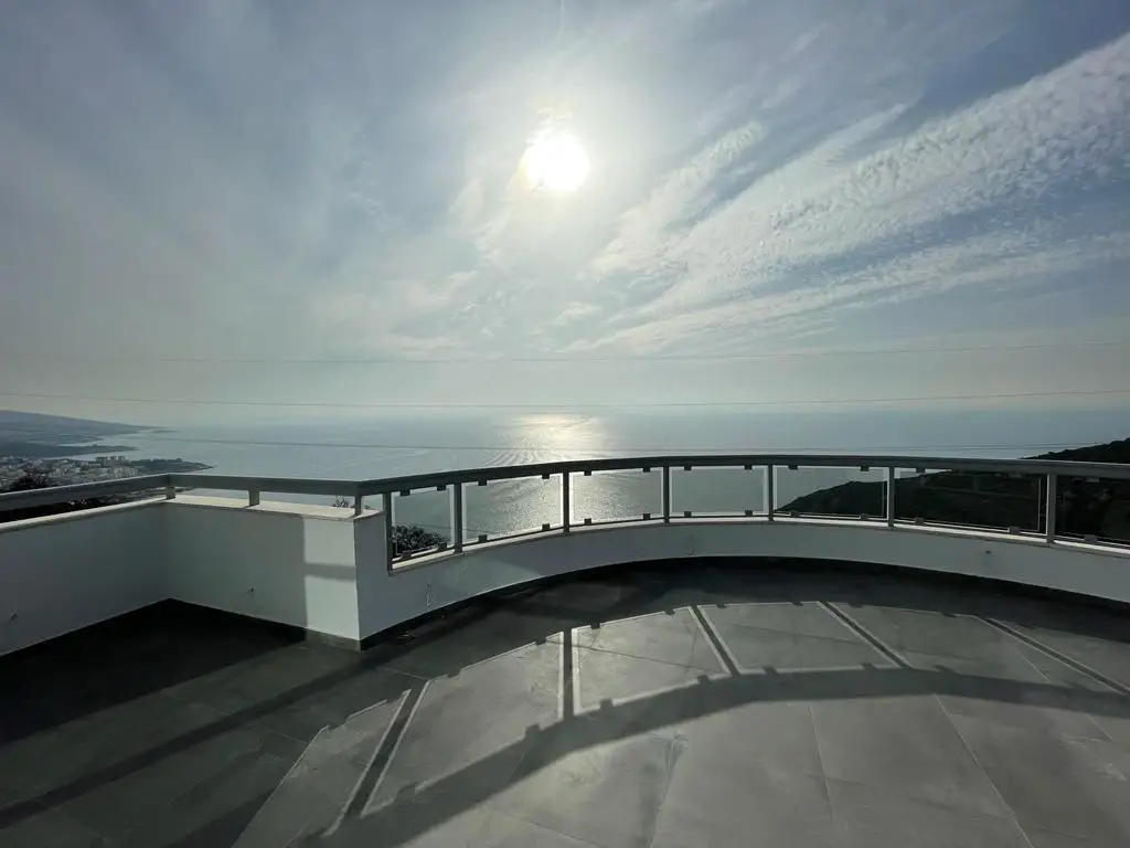 Großzügiges Penthouse mit herrlichem Meerblick in Toplage