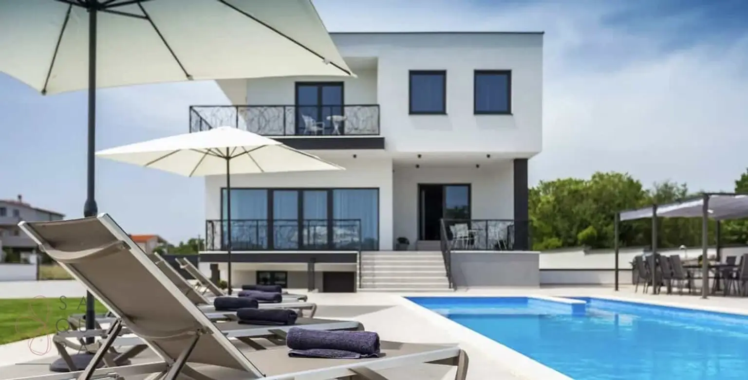 Modernes Anwesen in Pula – Mediterraner Luxus und Investitionschance