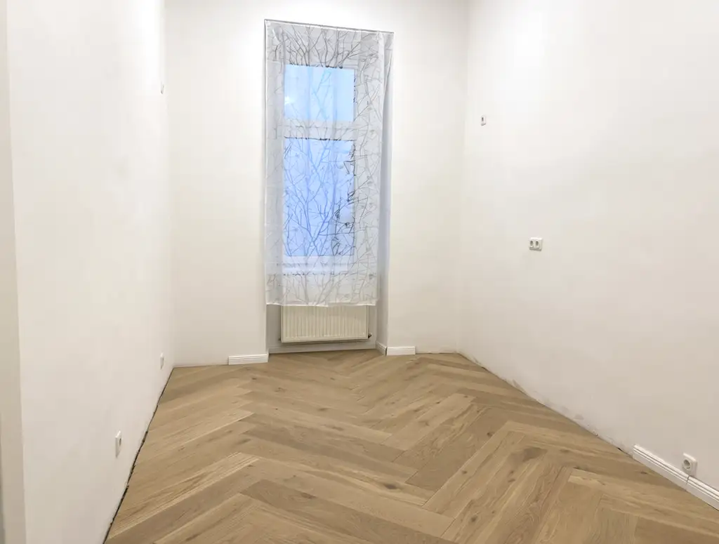 Erstbezug nach Sanierung - Altbau-Flair in AKH/U6-Nähe!