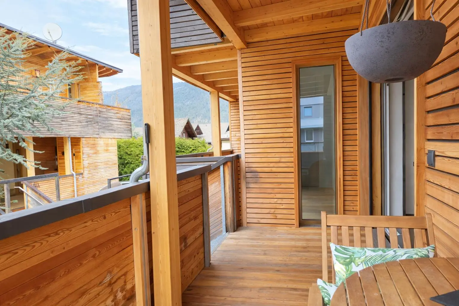 gemütliche Holzterrasse