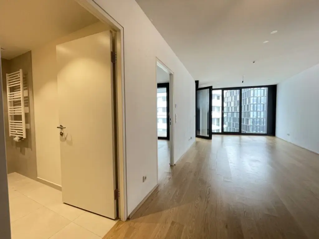 UNBEFRISTETE 2 Zimmer im 12en Stockwerk mit Loggia und vielen Extras im Haus beim Belvedere!