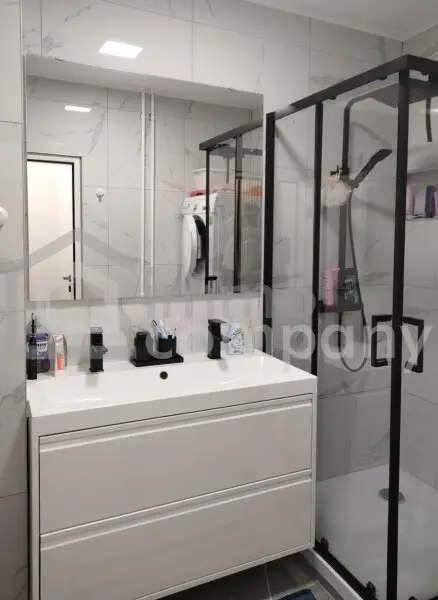 Familienwohnung mit 4 Zimmern im Zentrum mit großer Terrasse / eigene Garage - generalsaniert!