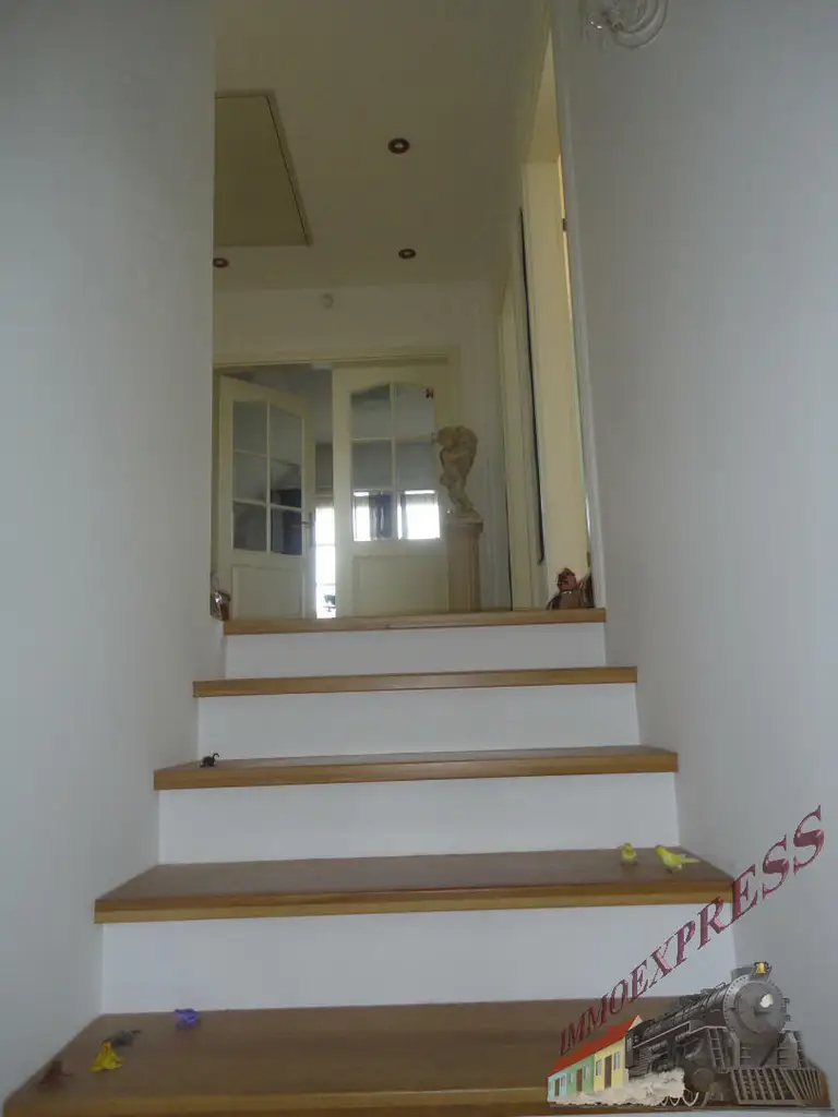 Großzügig gebautes Einfamilienhaus (Baumeisterhaus) auf 950m² Grund - nur ca. 25min nach Wien!