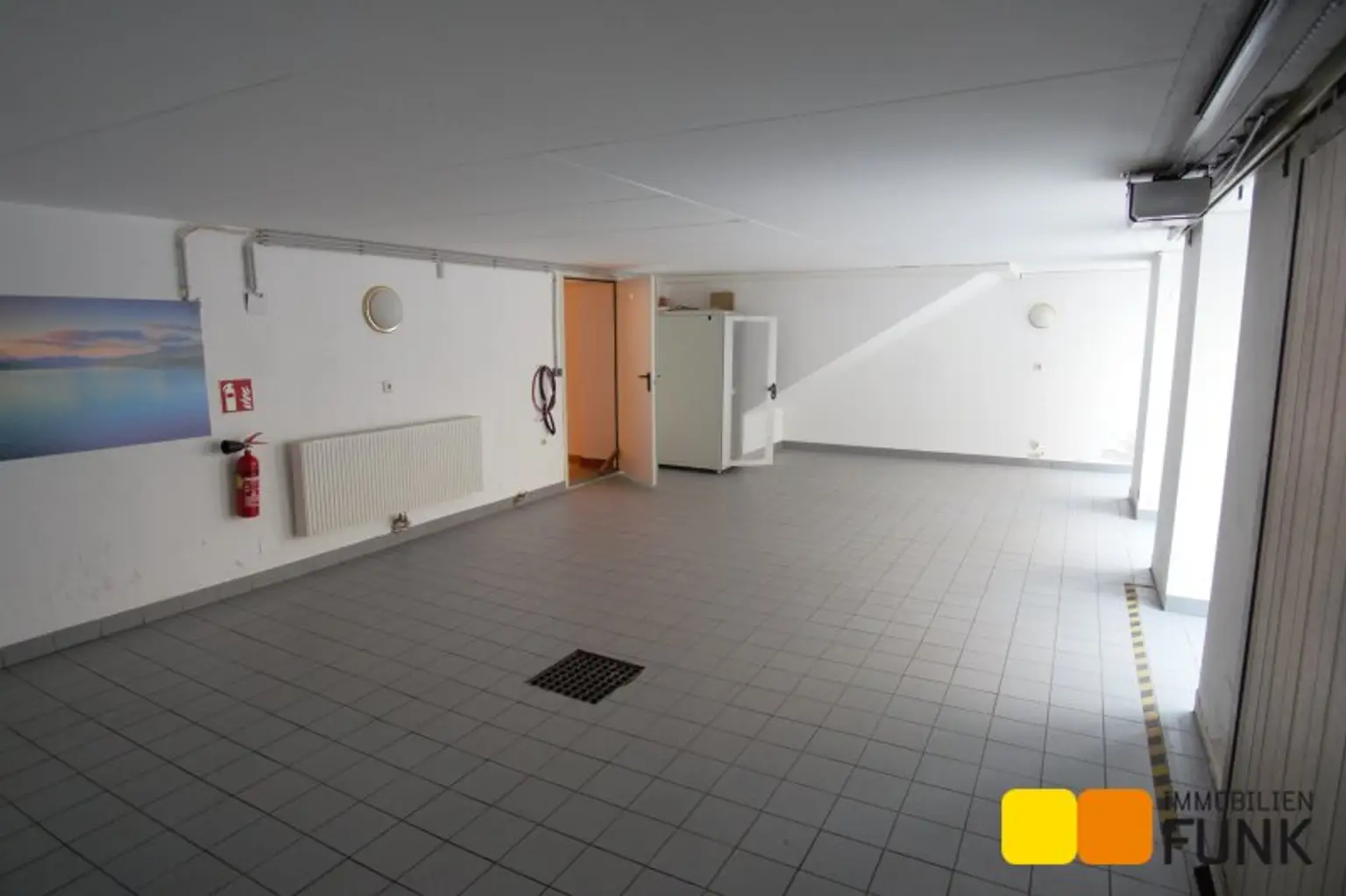 Attraktives Büro mit eigener Garage und zusätzlicher Lagerfläche