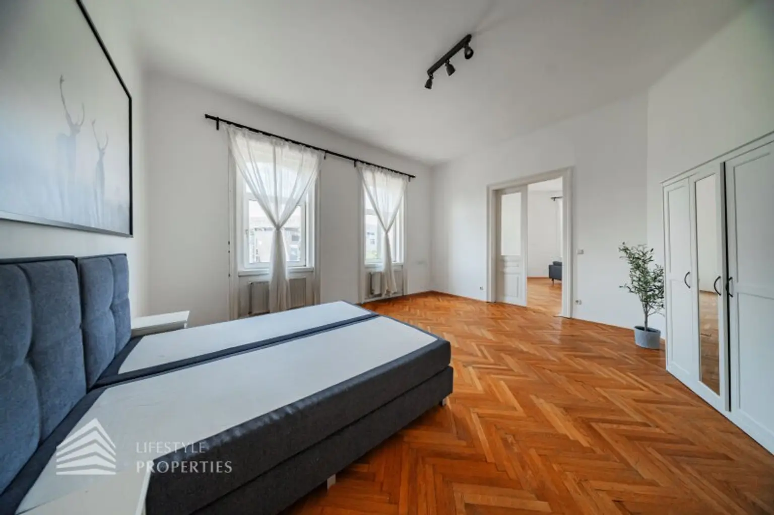 Helle 5-Zimmer Wohnung mit Balkon, Nähe Westbahnhof