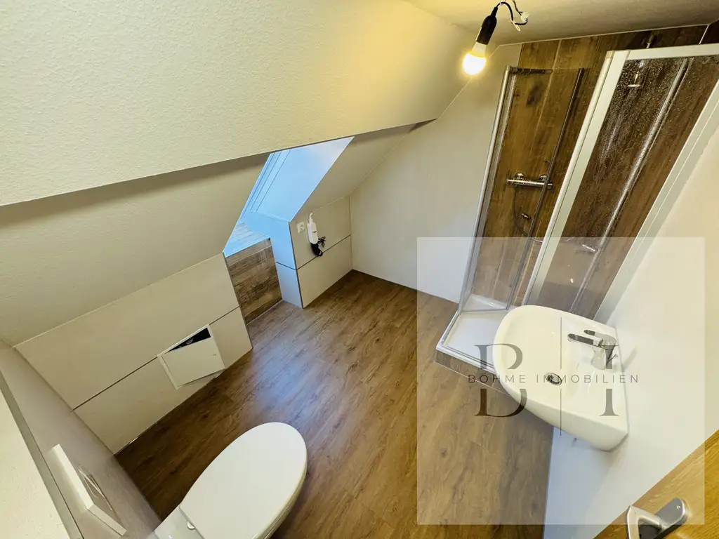 Klein, aber oho – frisch sanierte Dachgeschosswohnung mit Charakter