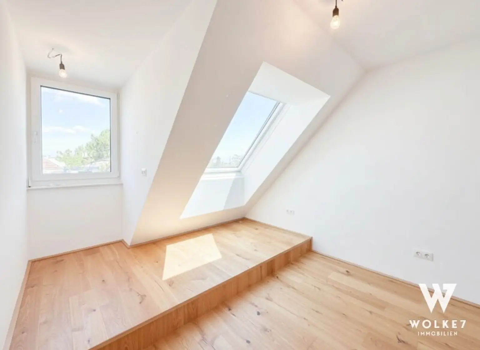 Elegante 3-Zimmer-Dachgeschoss-Maisonette mit Terrasse und Tiefgaragenplatz