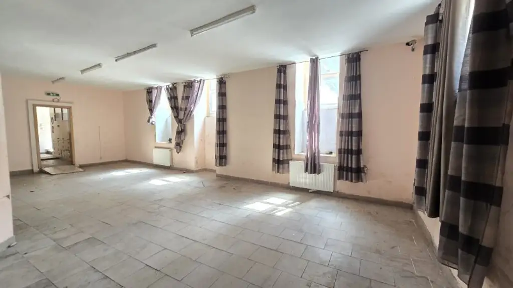 Schöne Geschäftslokal, Gewerbeimmobilien, Souterrain