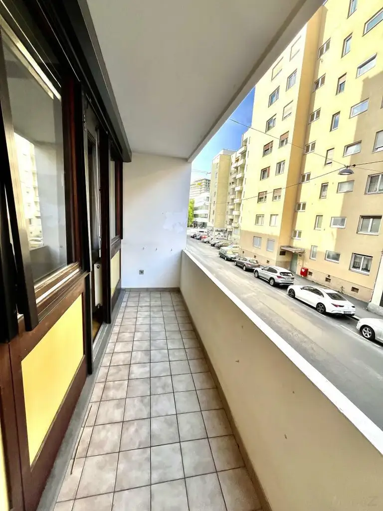 Moderne 4- Raum-Wohnung mit Loggia –voll möbliert - Nähe Gürtelturm- ideale Infrastruktur