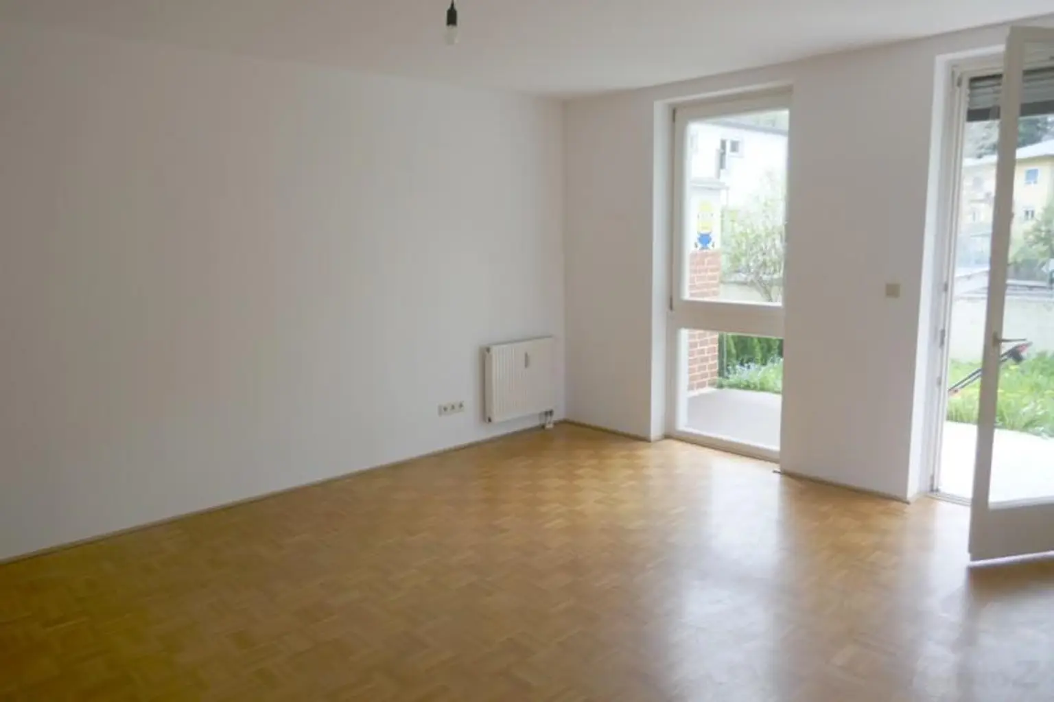 Große sonnige 2-Zimmer-Gartenwohnung bei LKH