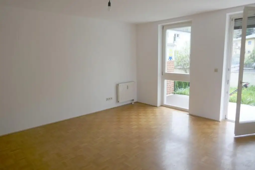 Große sonnige 2-Zimmer-Gartenwohnung bei LKH