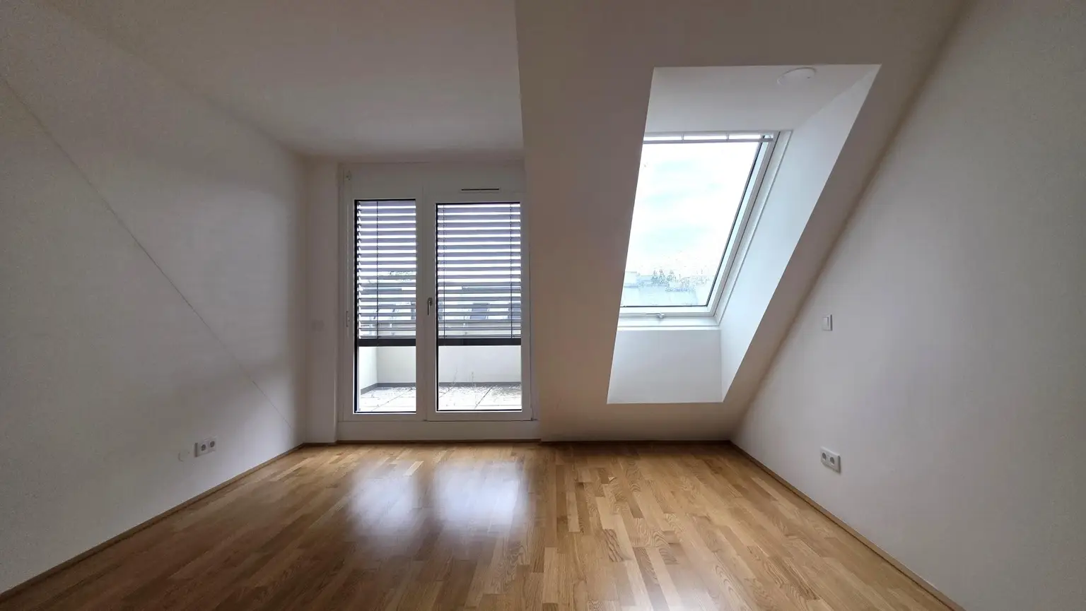 Coole DG-Wohnung mit 2 Terrassen und Fußbodenkühlung!!