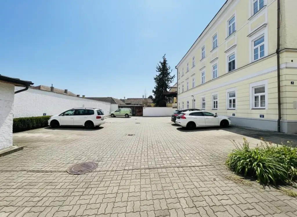 Zentral gelegenes Anlageobjekt in Loosdorf – 8 Wohnungen & 11 Stellplätze