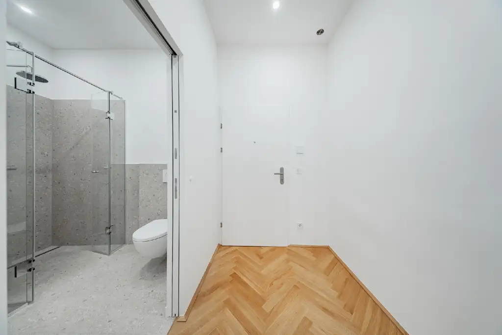 Klein, fein, neu saniert – stilvolles Altbaujuwel im Erstbezug!