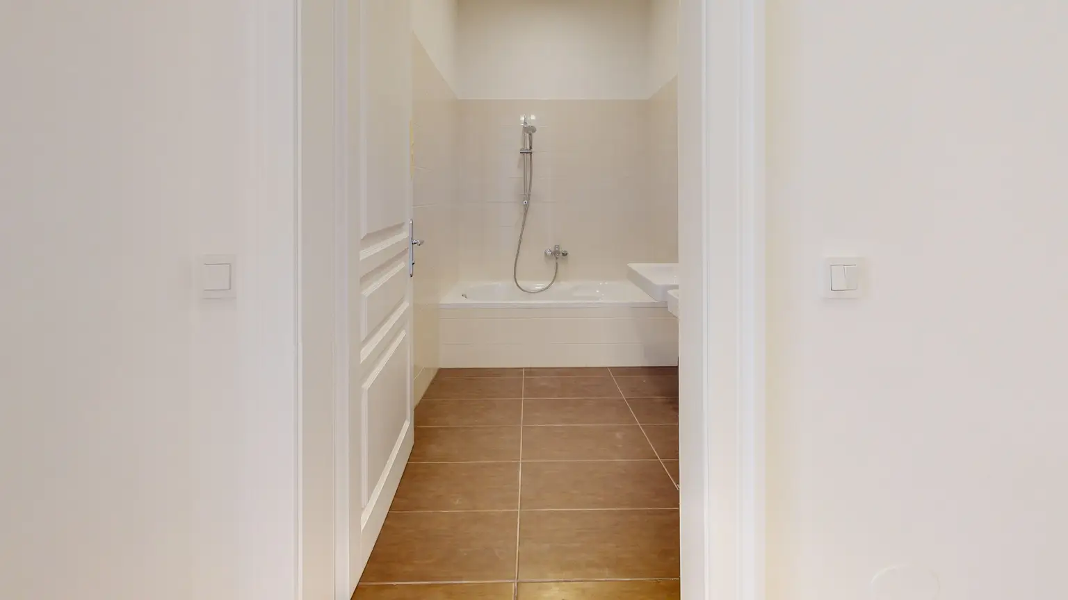 "Urban Oasis" - Rarität | Neubauwohnung in Jahrhundertwendehaus | 2 Balkone