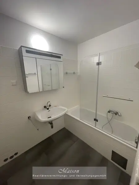 HOFGRÜNRUHELAGE - TRAUMHAFTE 2-ZIMMER-WOHNUNG IN TOPZUSTAND!