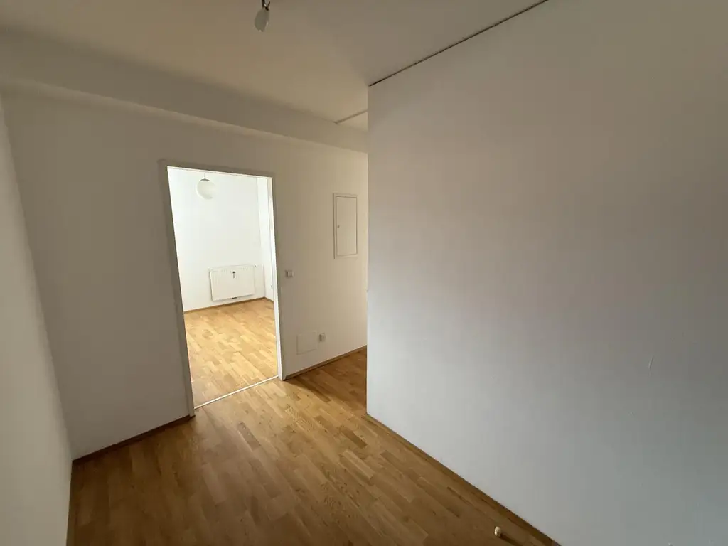 ZENTRALE LAGE! 2er WG taugliche Altbau Wohnung ++Videorundgang++